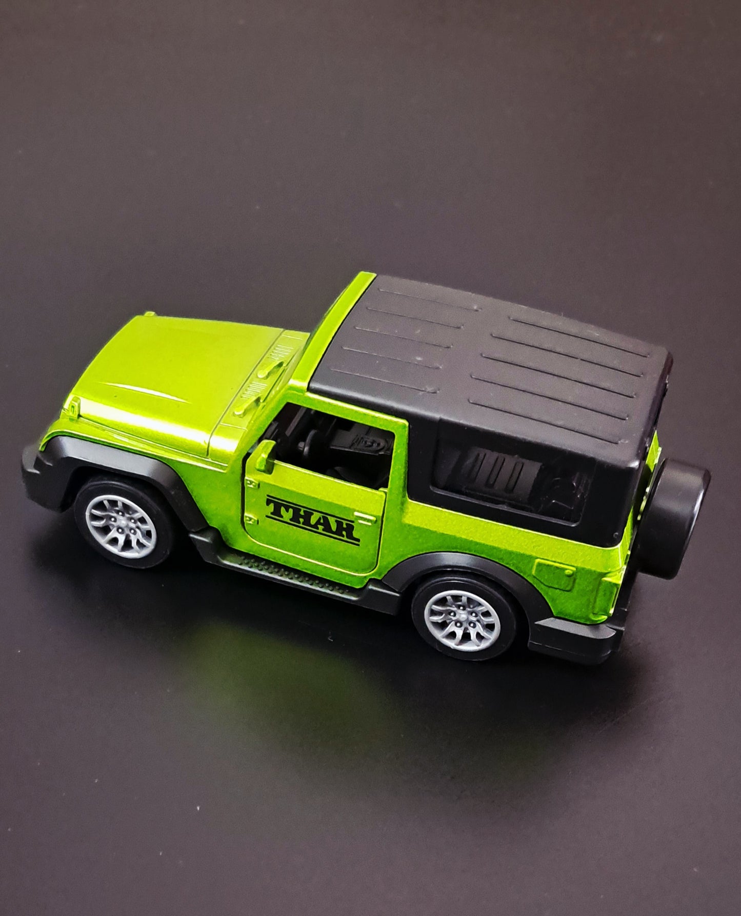 Metal Die Cast Thar Toy Car (door Openable)